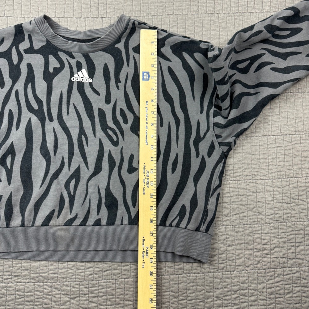 Adidas Womens Large Gray Black Tiger Print Cropped Crewneck Sweatshirt Casual - Picture 8 of 9